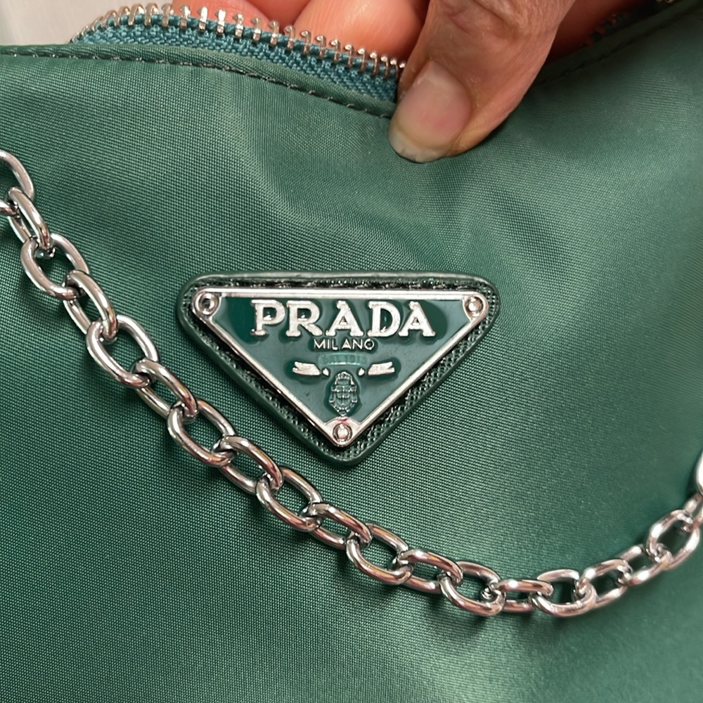 Prada Emerald Green Shoulder Bag, RE-Edition 2005.  Like new!! - Picture 3 of 13